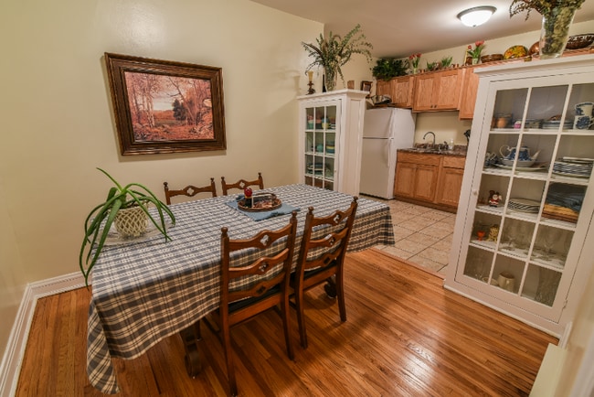 Building Photo - 542 Lincoln Ave