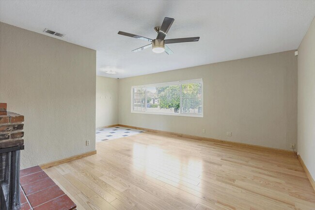 Building Photo - 18564 Paseo Tierra
