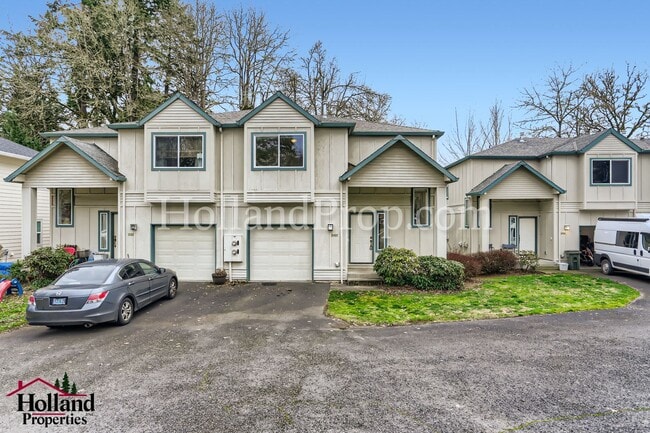 **BEST REDUCED PRICE to $2,350** Amazing 3-Bedroom Duplex in Prime West Linn Location! - **BEST REDUCED PRICE to $2,350** Amazing 3-Bedroom Duplex in Prime West Linn Location! Townhome