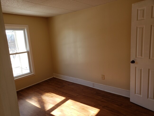 Building Photo - 121 S 6th St