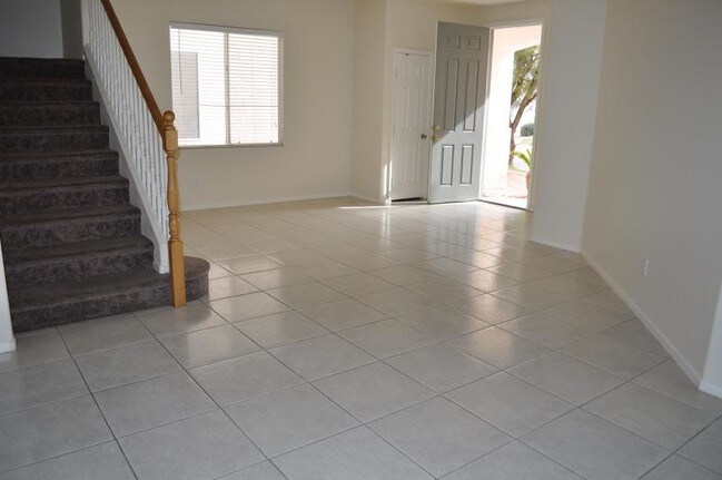 Building Photo - 4202 Mountain Rose Ave