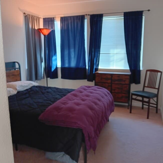 Bedroom/dresser/nightstand w/USB port - 418 Riesling St