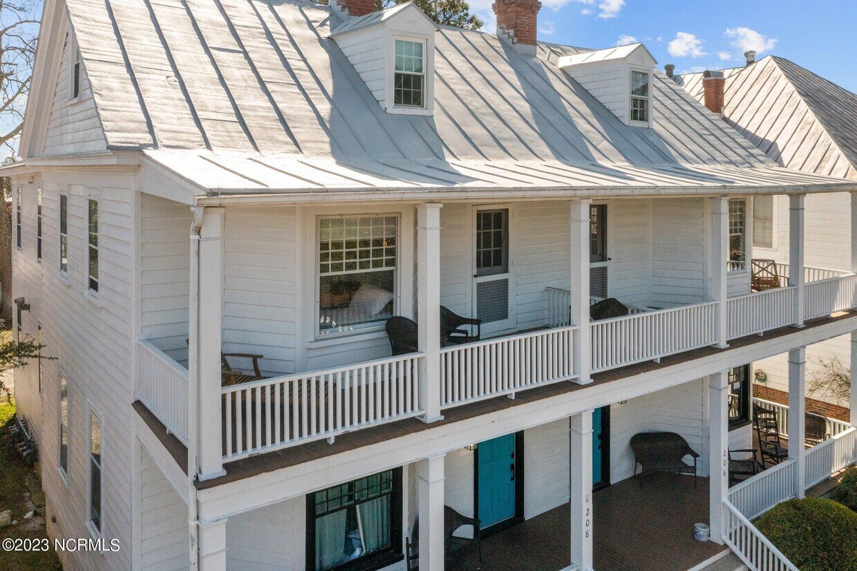 208 Metcalf St Unit 100, New Bern, NC 28562 Room for Rent in New Bern