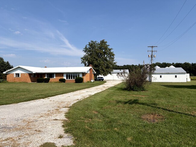 Building Photo - 1324 19th Rd