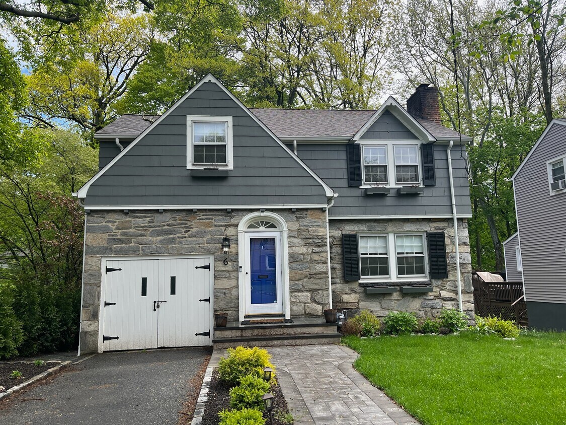 Primary Photo - 6 River Ln