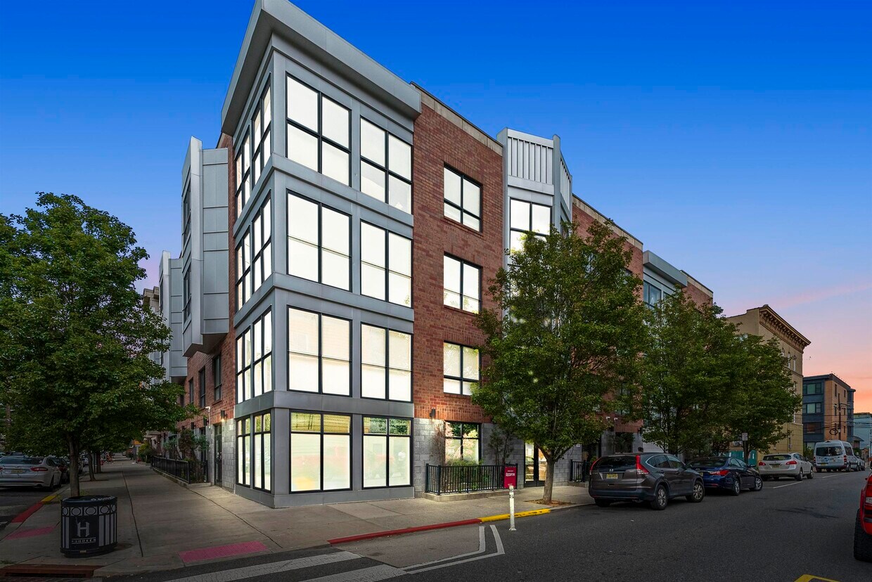 Primary Photo - 636 5th St