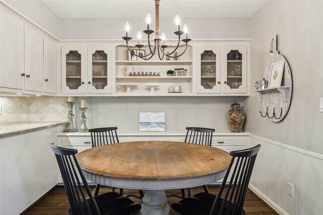 Foto del edificio - 10714 Piping Rock Ln