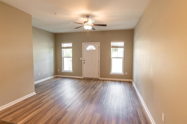 Foto del edificio - 2200 Del Carmel Way