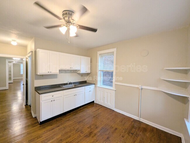 Foto del edificio - 5109-5111 South Broadway Street