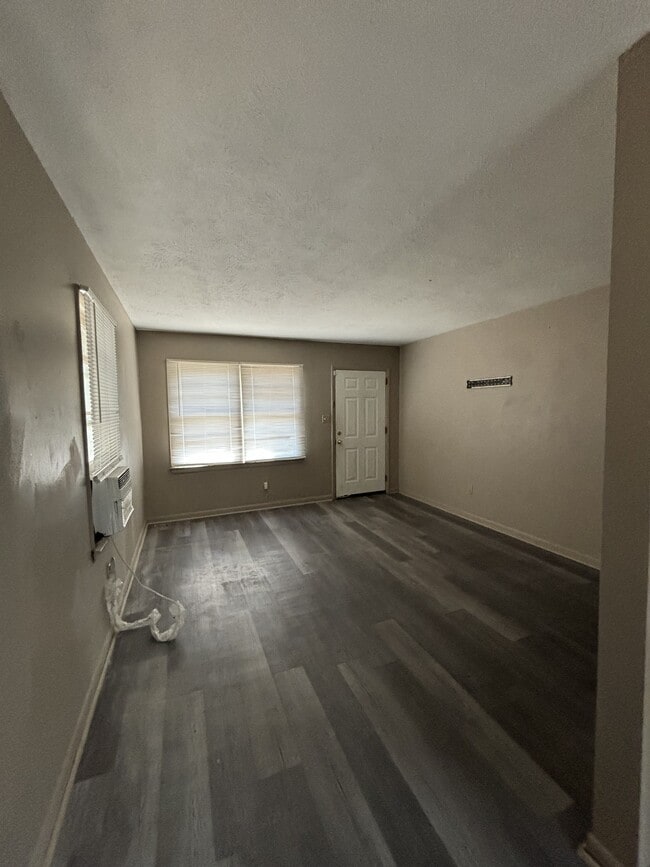 Building Photo - 404 Sunset Ln