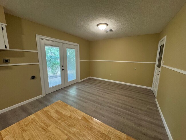 Foto del edificio - Like New 3 Bedroom home in Southern Hills