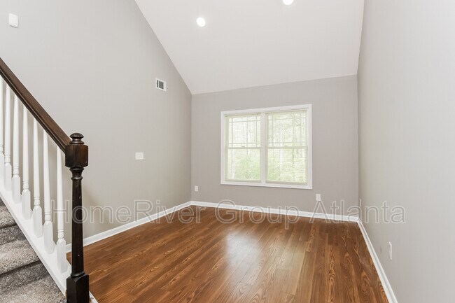 Building Photo - 7330 Drake Ave
