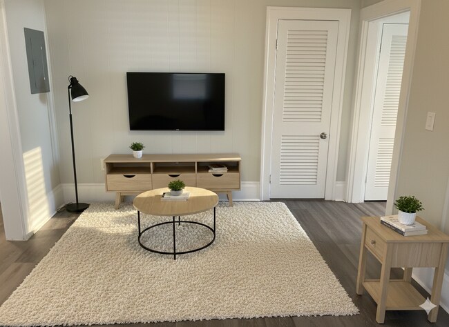 Foto del edificio - MODERN LUXURY. HISTORIC CHARM. Fully Renovated & Ready for Move-In at Lake Eola Heights