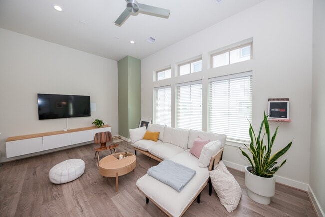 Building Photo - 5209 Allen St