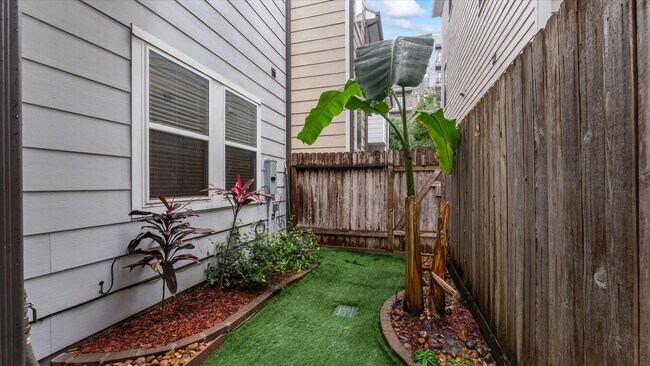 Foto del edificio - 922 W 20th St