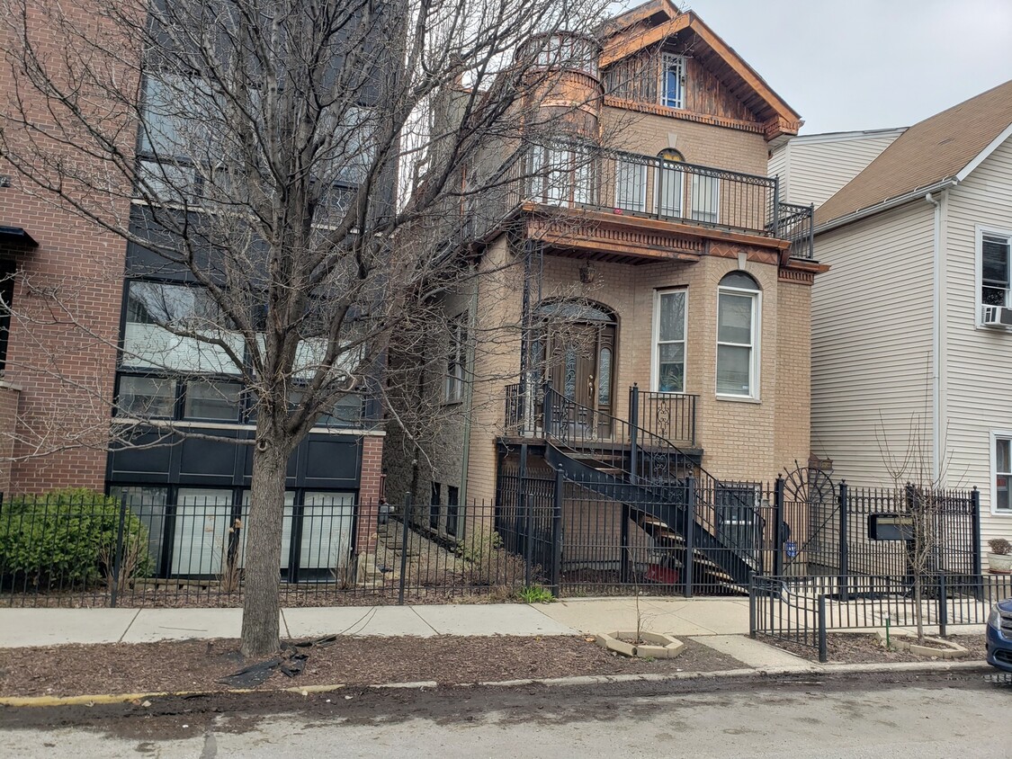 Primary Photo - 2858 W Lyndale St