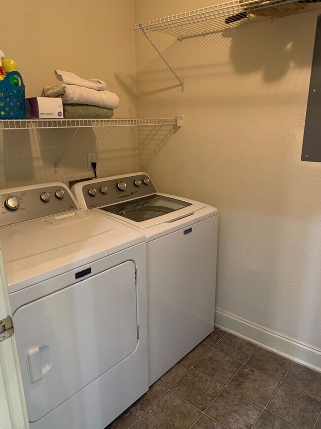 Foto del edificio - Eagles Landing 4 Bedroom Available for Fall 2026!!