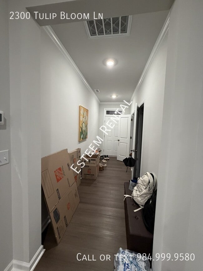 Foto del edificio - 2300 Tulip Bloom Ln