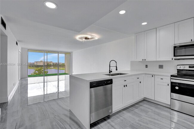 Building Photo - 3091 N Course Dr