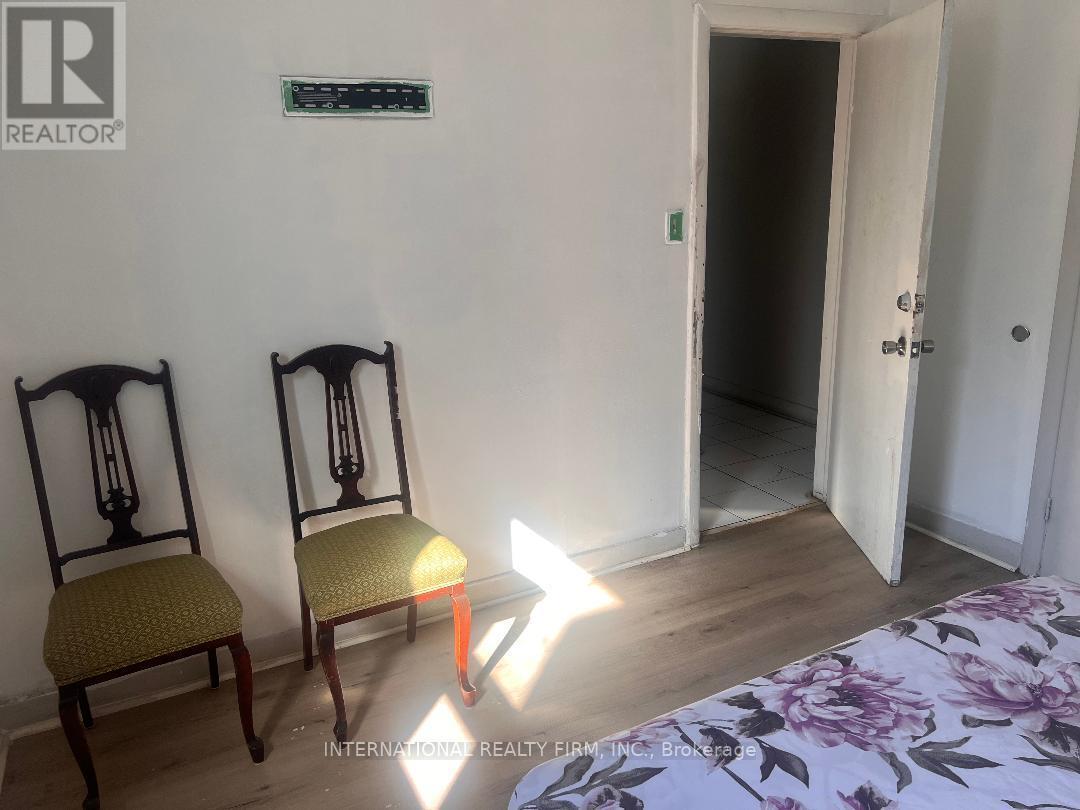 Photo du bâtiment - 2034 Weston Rd