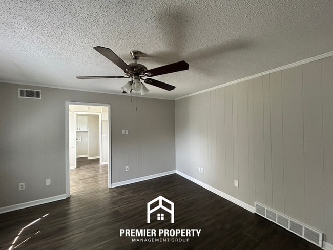 Building Photo - Spacious 3BR/2BA Home in Walls, MS | Brick Fireplace & Large Fenced Backyard