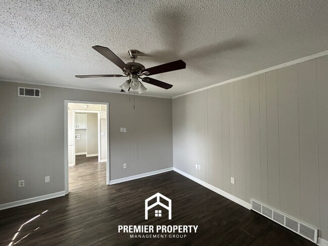Foto del edificio - Spacious 3BR/2BA Home in Walls, MS | Brick Fireplace & Large Fenced Backyard