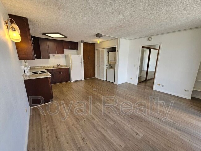 Building Photo - 2754 Kuilei St