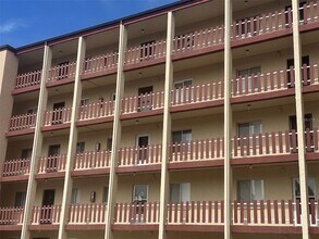 Building Photo - 4037 Lake Bayshore Dr