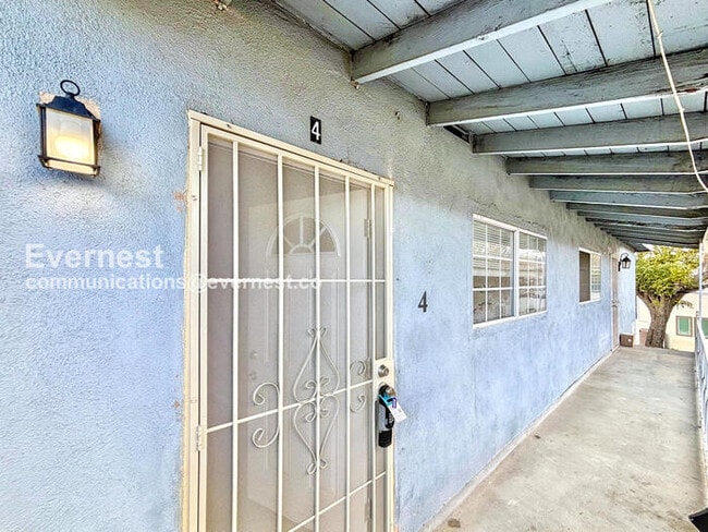 Building Photo - 1434 Plaza del Amo