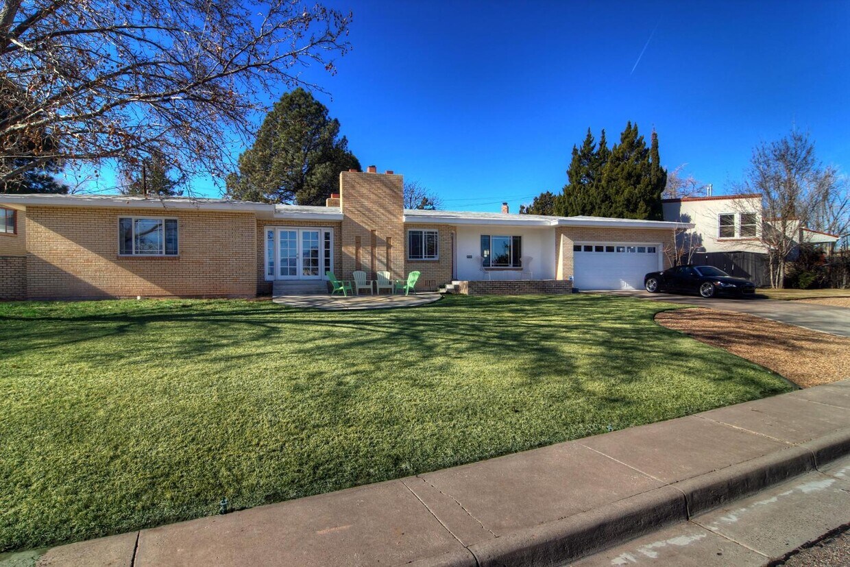 Primary Photo - 303 Aliso Dr SE