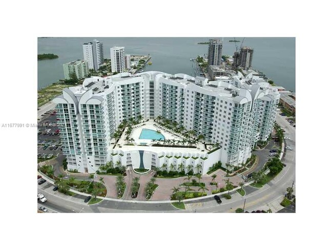 Foto del edificio - 7900 Harbor Island Dr