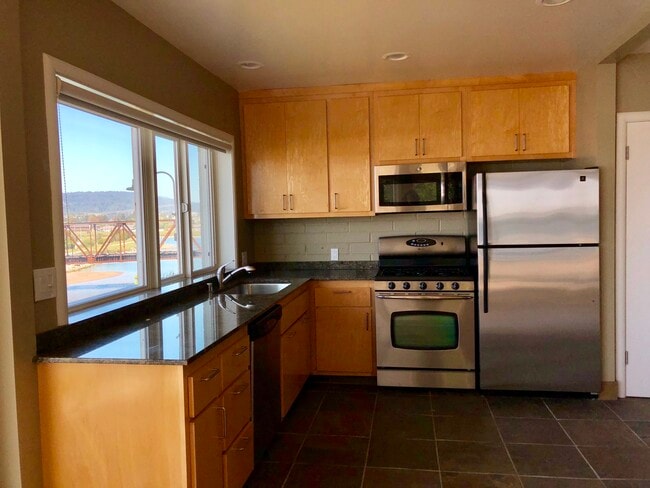 Building Photo - 1134 E Cliff Dr