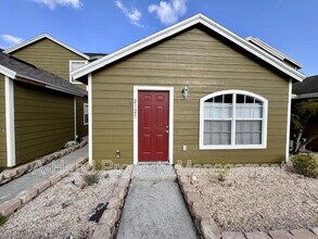 Building Photo - 2725 Fan Palm Dr
