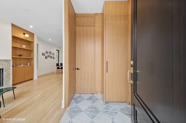 Building Photo - 1844 N Maud Ave