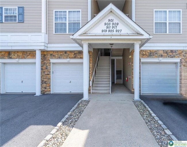 Building Photo - 917 Eden Terrace