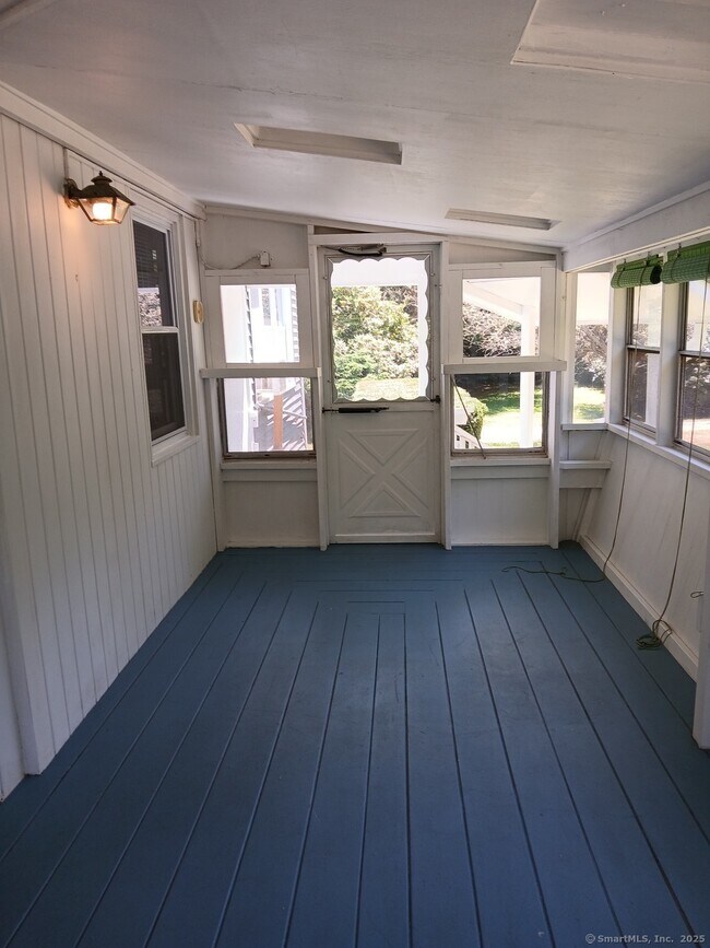 Foto del edificio - 391 Greenhaven Rd