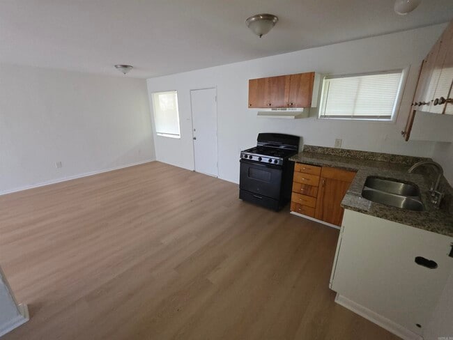 Building Photo - 4 N Meadowcliff Dr
