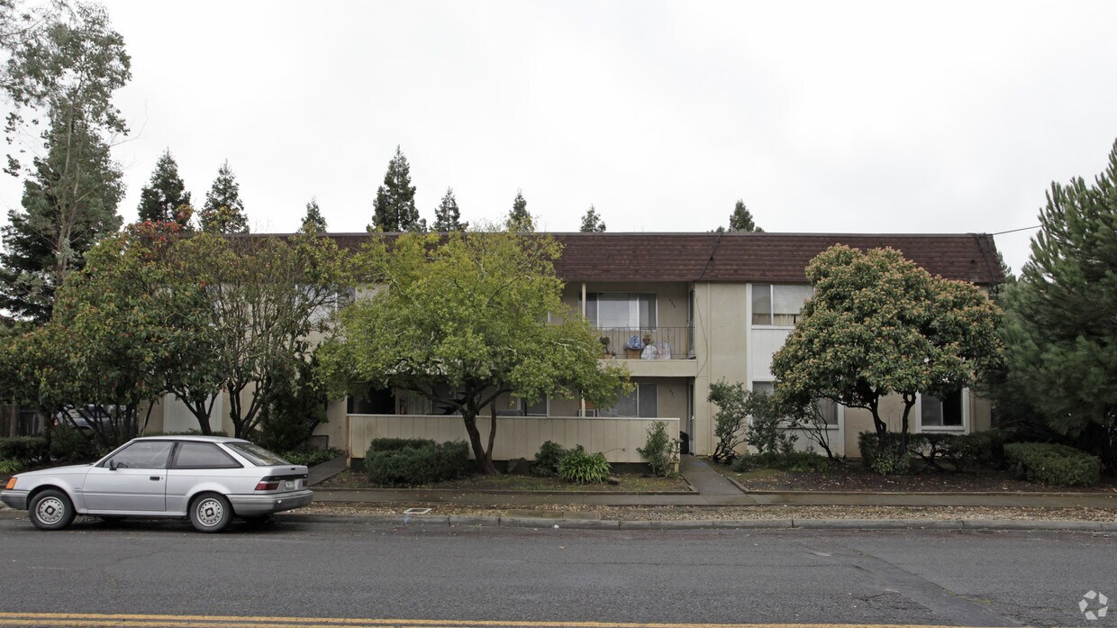 Primary Photo - 931--939 Golden Gate Dr