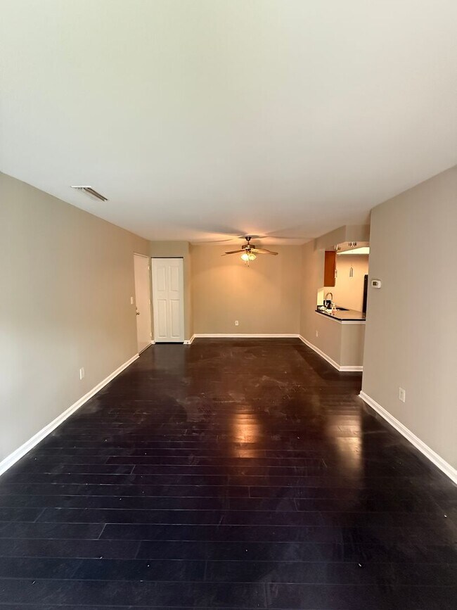 Foto del edificio - 14807 Rydell Rd