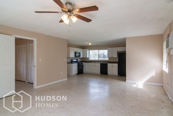 Foto del edificio - NOW AVAILABLE! 1559 Lakeshore Dr, Lorida, ...
