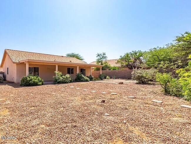 Building Photo - 901 N Silverleaf Oak Pl