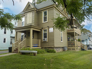 Building Photo - 107 Dell St