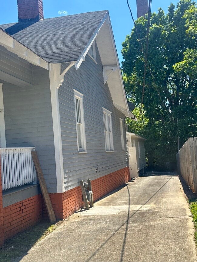 Building Photo - 411 Ebenezer Ave