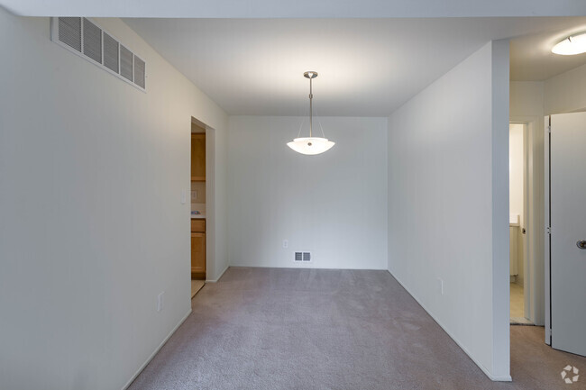 1HAB, 1BA - Silver Birch - 790 ft² - Kensington Manor Apartments