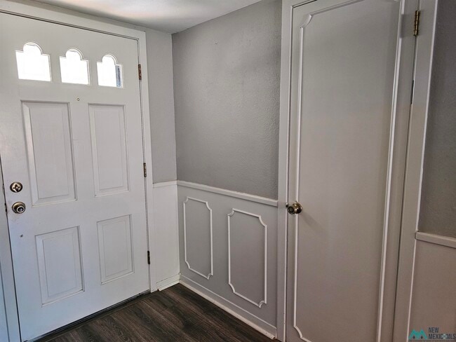 Building Photo - 1801 Eastridge Dr