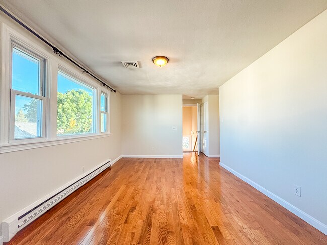 Building Photo - 74 Dunboy St