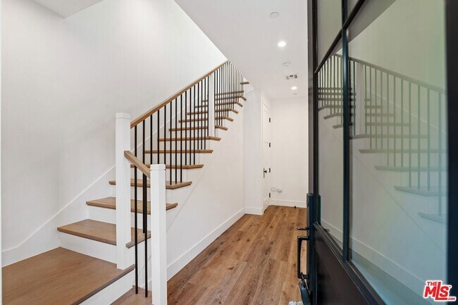 Foto del edificio - 5328 Agnes Ave