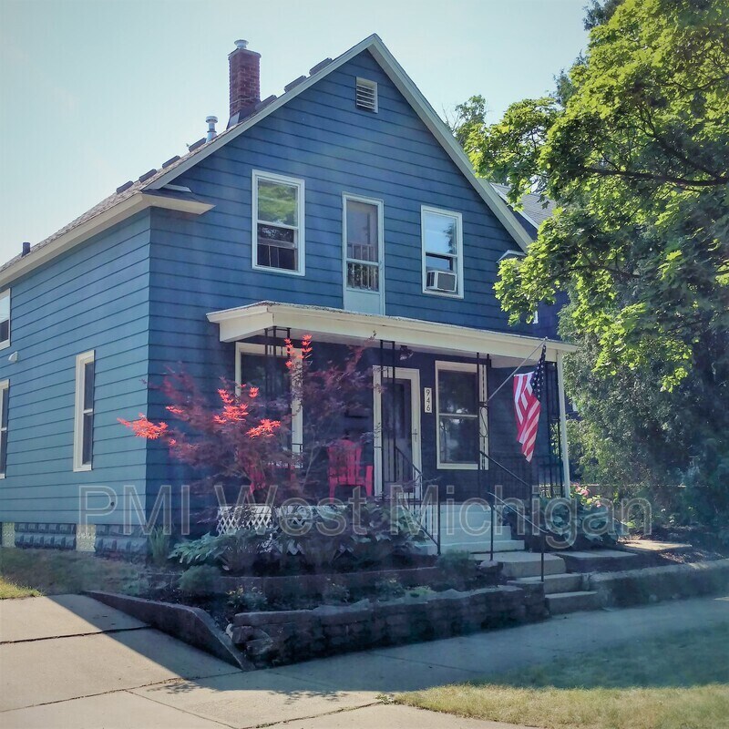 Primary Photo - 946 Pine Ave NW