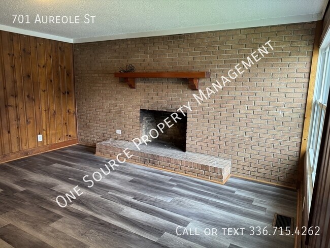 Building Photo - 701 Aureole St