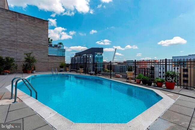 Foto del edificio - 2201 L St NW